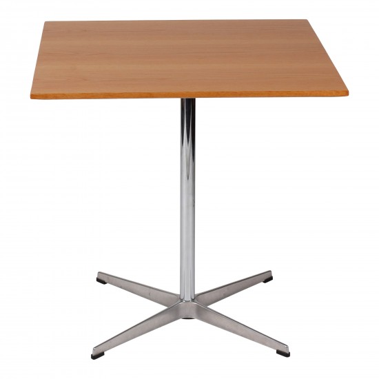 Arne Jacobsen cafebord med plade af fineret egetr 70x70 cm